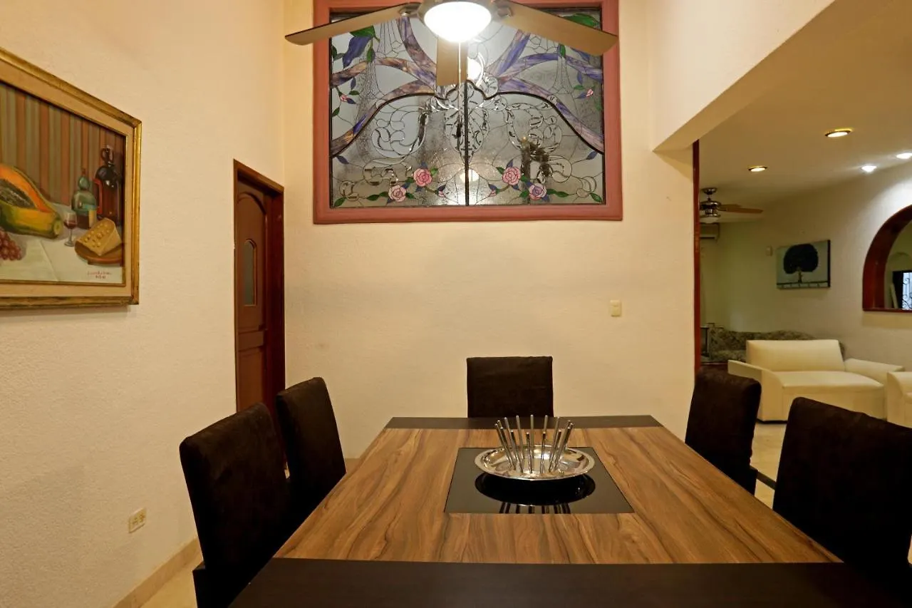 Colibri House Bed and Breakfast Κανκούν