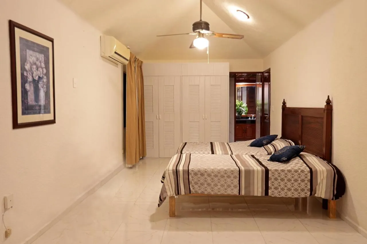 Colibri House Bed and Breakfast Κανκούν