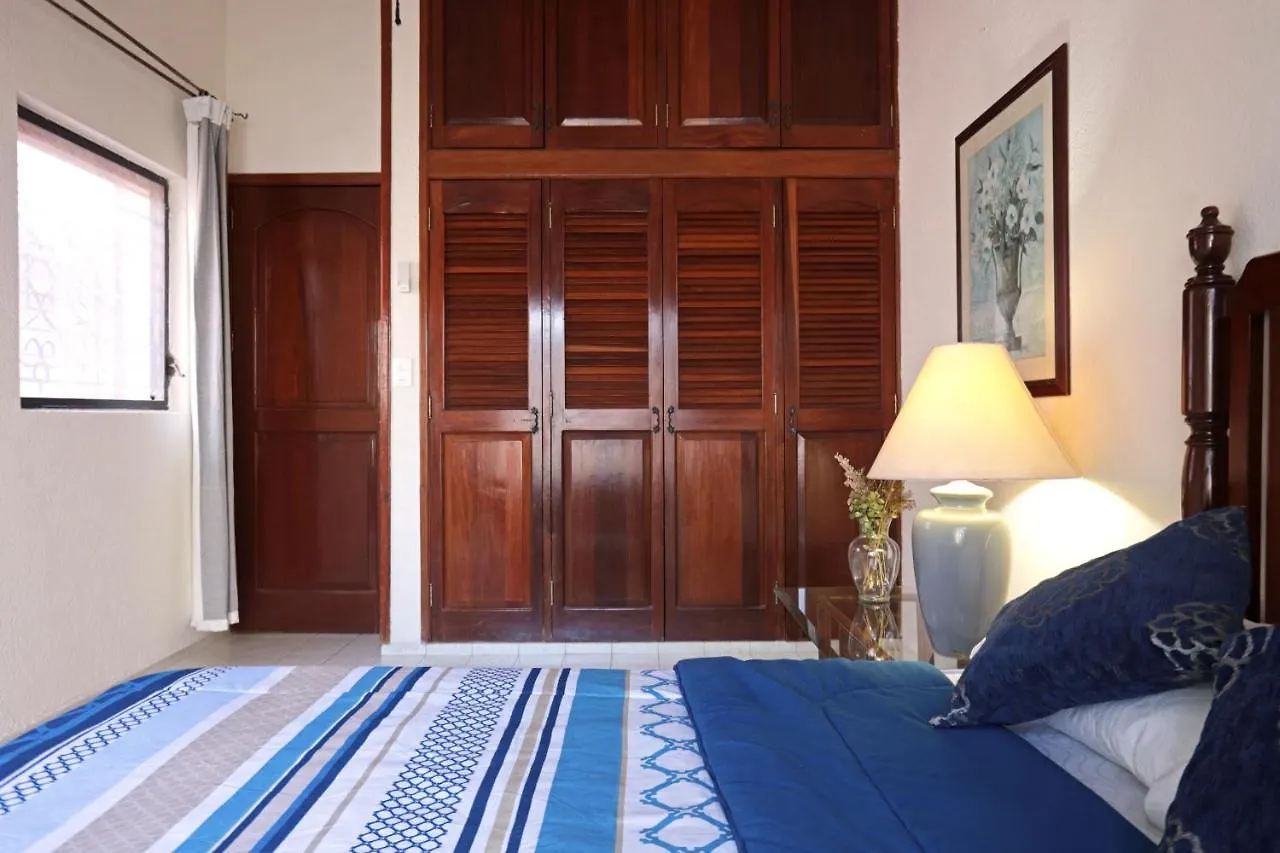 Colibri House Bed and Breakfast Κανκούν 0*,